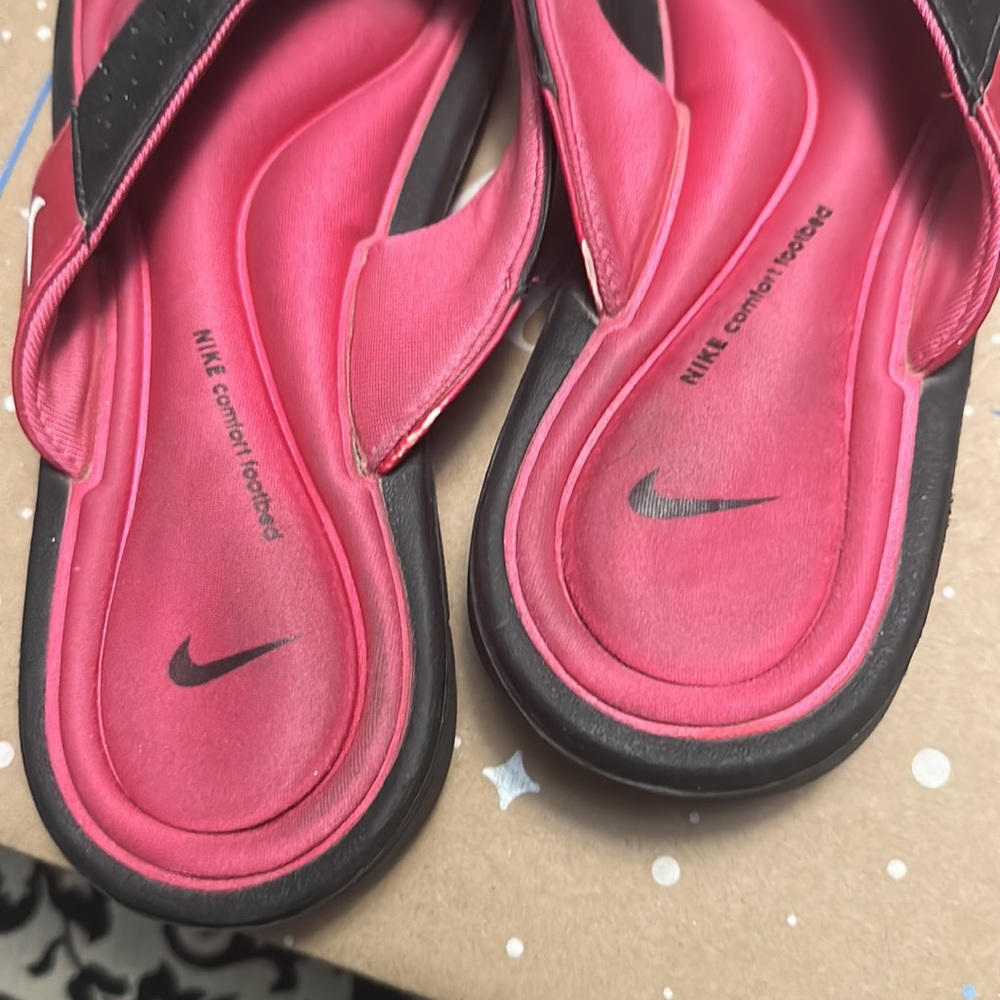 Used Nike flip flops 👟 - Picture 3 of 5
